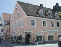 Hausansicht der Buchhandlung Stöppel Kirchplatz Pöltnertstrasse